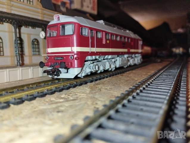 Дизелов локомотив Roco BR120 HO 1/87, снимка 2 - Колекции - 54407874