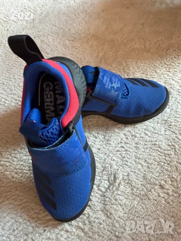 Adidas Marvel нови оригинални маратонки, 28 номер, снимка 4 - Детски обувки - 55332380