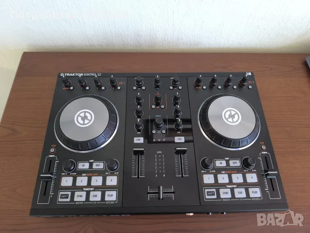 DJ Контролер Native Instruments Traktor Kontrol S2 MK2 – Като нов!, снимка 2 - Ресийвъри, усилватели, смесителни пултове - 55643218