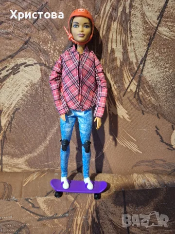 Barbie Mattel Made to Move скейтбордистка, снимка 2 - Кукли - 55616400