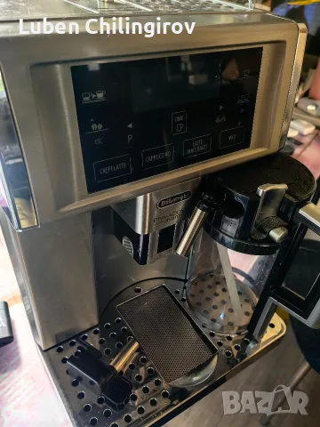 продавам кафе машина delonghi prima dona 