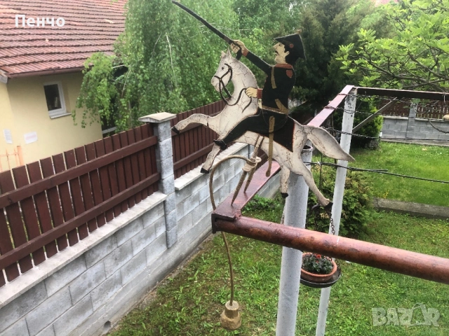 старинна метална, люлееща се играчка КАВАЛЕРИСТ