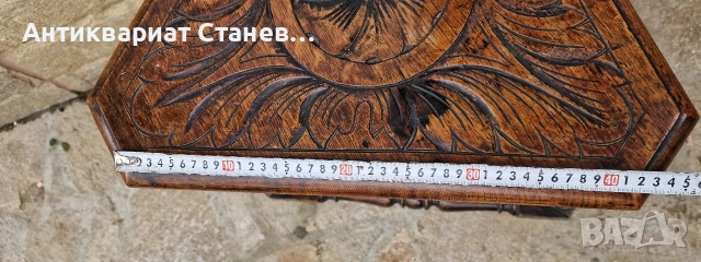 Уникална ъглова дървета масичка ръчна дърворезба, снимка 7 - Маси - 54082245