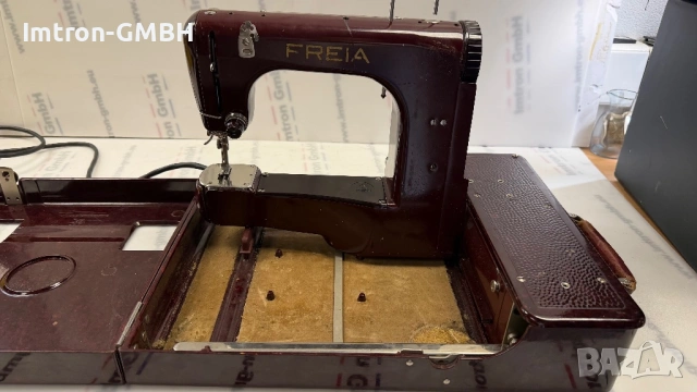 РЕТРО Електрическа шевна машина Freia модел 1948 корпус от лят алуминий, снимка 7 - Шевни машини - 54421181