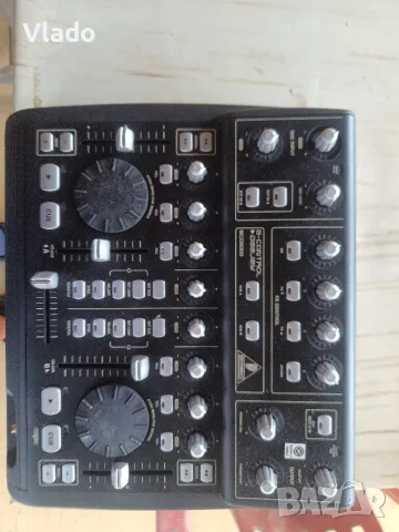 DJ контролер bcd 3000