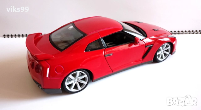 Nissan GT-R 2009 Bburago DIAMOND Мащаб 1:18, снимка 5 - Колекции - 54492038