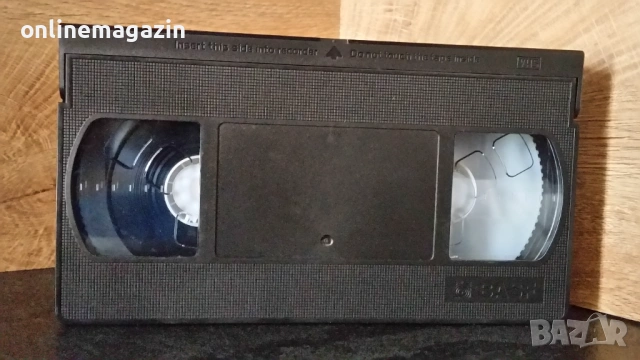 Видеокасета " СИНЯТА БЕЗДНА " 1999 г. VHS , снимка 4 - Други жанрове - 54878317