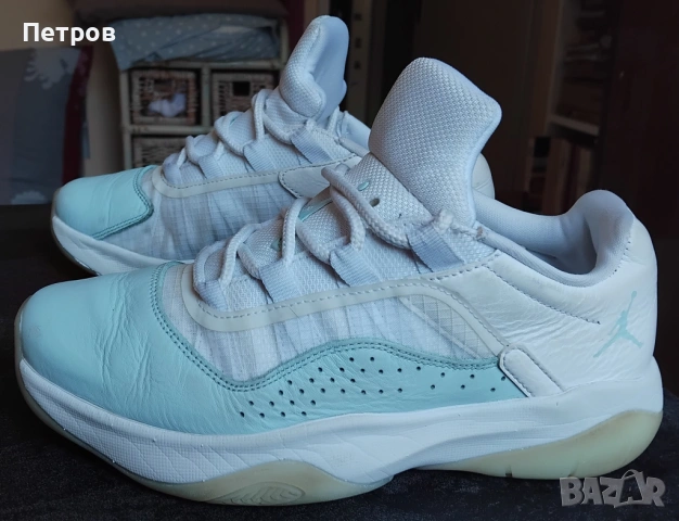 Дамски Nike Air Jordan 11 CMFT Low, цвят „Glacier Blue“- 36,5, снимка 5 - Маратонки - 54311442