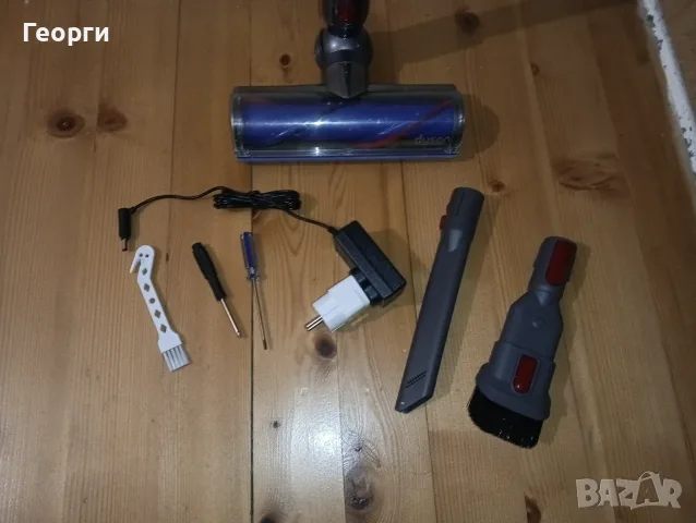 Отлична безжична Dyson V8 прахосмукачка с нова батерия и аксесоари, снимка 4 - Прахосмукачки - 55414261