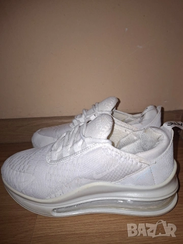 Бели маратонки Nike , снимка 2 - Маратонки - 55094311