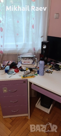 детско бюро с библиотека