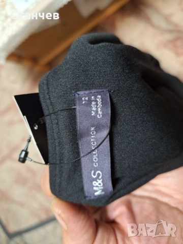 ЧИСТО НОВ с етикет дамски топ с черни пайети Marks & Spencer – Размер 40 (M), снимка 2 - Потници - 54934150