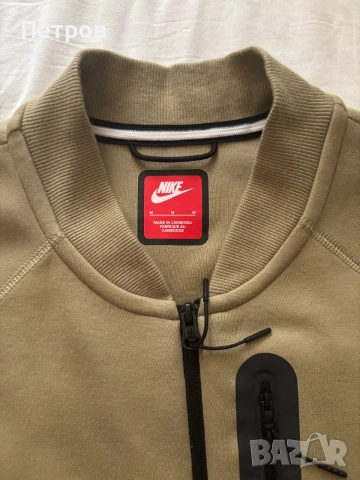 Яке Nike -M, снимка 2 - Спортни дрехи, екипи - 55005917