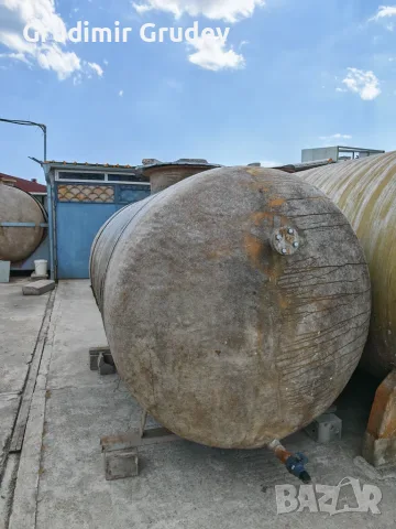 Цистерна от стъклопласт 5,1 м³ – метална стойка, PVC кран
