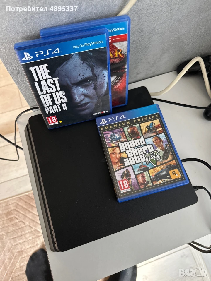 PlayStation 4 с GTA V God of War и The Last of Us Part II, снимка 1