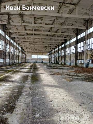 Продава промишлен имот- земя и 2 бр. халета