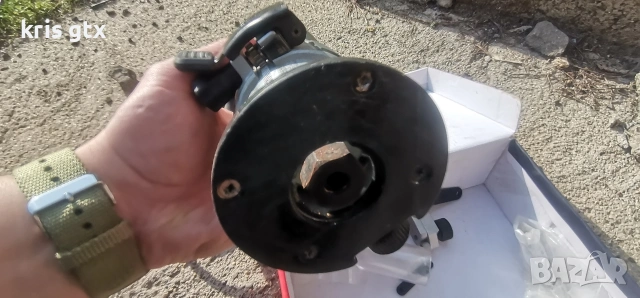 оберфреза марка Makita , снимка 2 - Други инструменти - 54219525