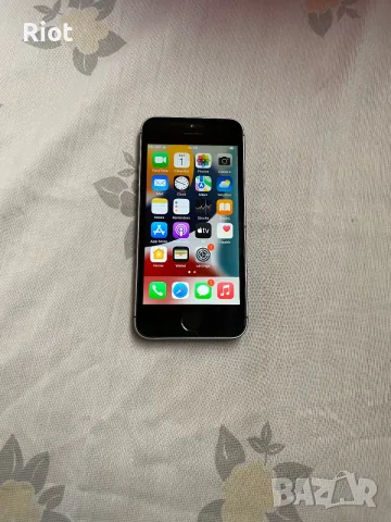 Продавам iPhone SE 2016