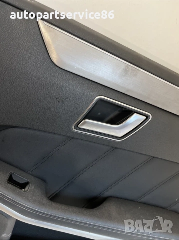 Вътрешна облицовка на задна дясна врата черна кожа за Mercedes W212 (2012) A2127301822, снимка 2 - Части - 54090414