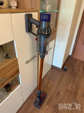 Прахосмукачка Dyson v10 cyclone, снимка 3 - Прахосмукачки - 55396034