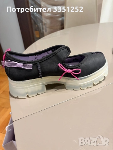 Обувки UGG