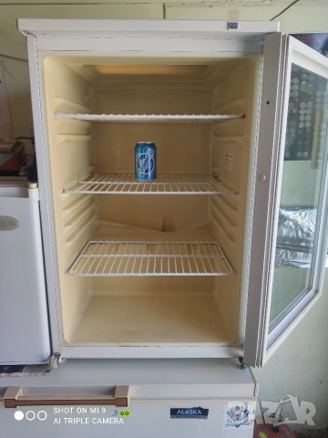 малка витрина. 85 ..55см.работеща. запазена. 140 евро 