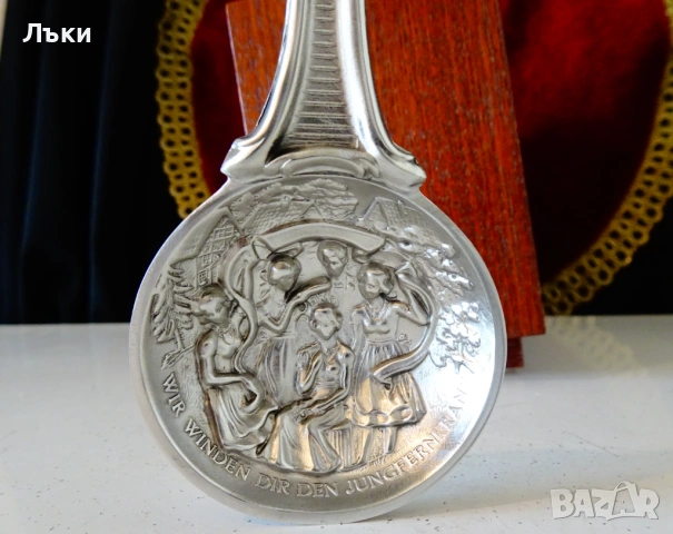 Калаена лъжица с картина Булка и шаферки,барок. , снимка 2 - Антикварни и старинни предмети - 53965807