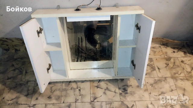 Горно шкафче за баня с огледало и вграден осветление 