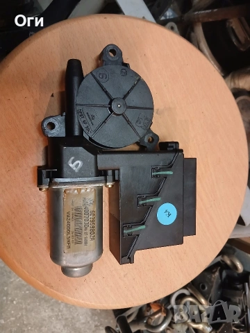 Моторче стъклоповдигач за лява врата от Фолксваген Поло 01-05г. 9N 6Q2959802A