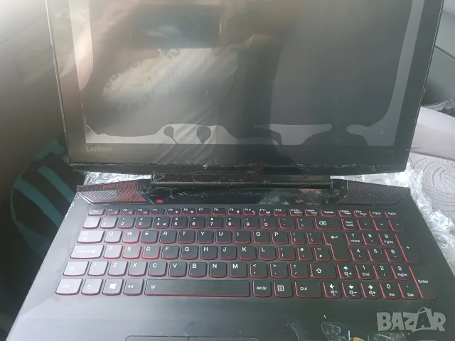 лаптоп Lenovo Y700