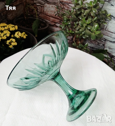 Зелена стъклена фруктиера , снимка 2 - Антикварни и старинни предмети - 54088124