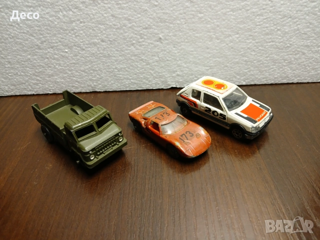 Стари метални колички 1/64.