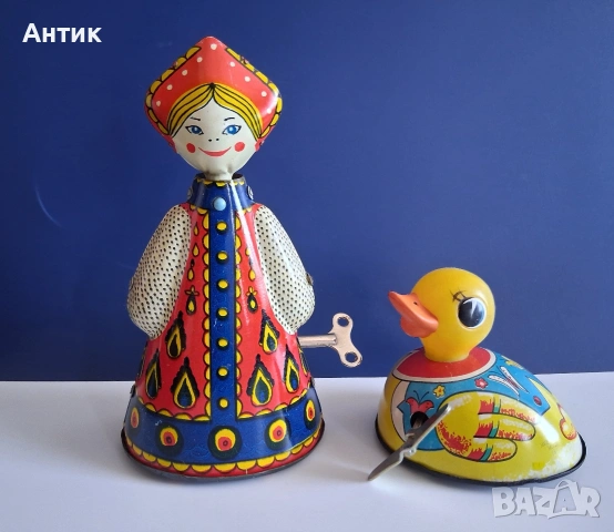 Две Стари Ламаринени Играчки Аленушка Пате от Соца