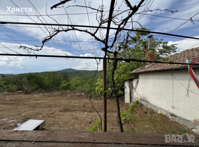 Просторен парцел с кьща в землището на село Люляк с ток и вода, снимка 4 - Вили - 54554152