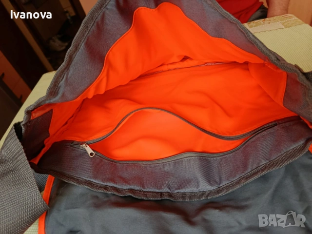 Френска чанта на Banijay Entertainment за лаптоп, снимка 3 - Чанти - 54009227