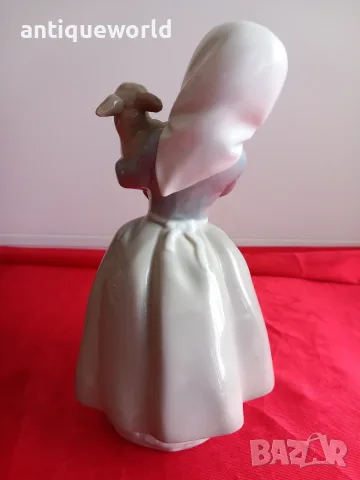 NAO by Llandro ,Порцеланова Статуетка "Момиче с Агънце"1977г., снимка 3 - Антикварни и старинни предмети - 55323890