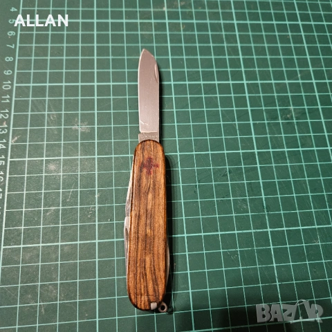 Продавам джобен сгъваем нож Victorinox Tinker/ Викторинокс с дървени чирени