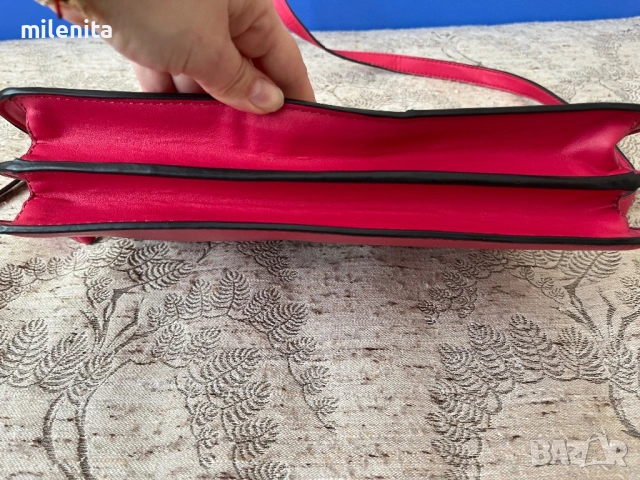 Страхотна оригинална чанта на Guess/Гес, наситено розова, снимка 7 - Чанти - 54049551