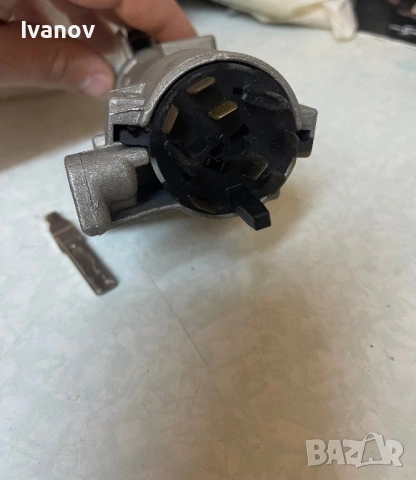 Голф 4 патронник с ключ, снимка 3 - Части - 54371128