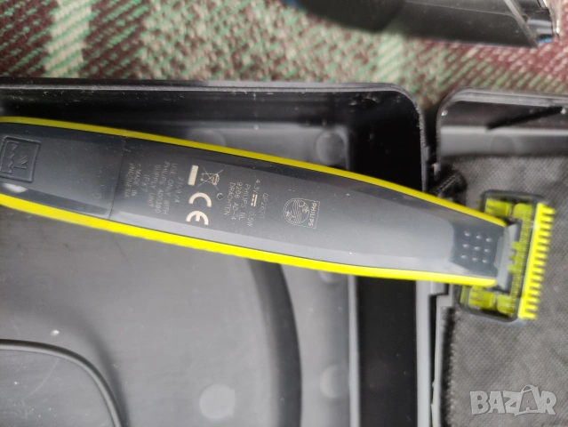 Продавам комплект от две оригинални машинки Philips , снимка 4 - Машинки за подстригване - 54526435