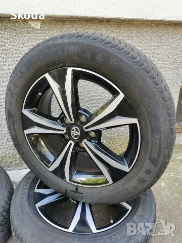 Джанти toyota c hr 17 5x114.3 , снимка 2 - Гуми и джанти - 54724325
