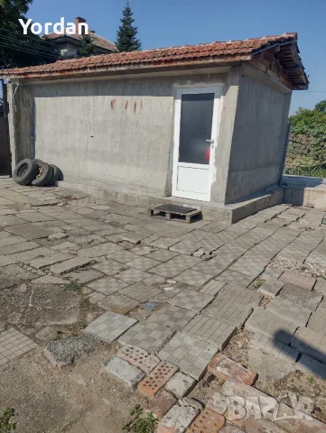 Къща с двор и гараж, снимка 12 - Къщи - 55409479