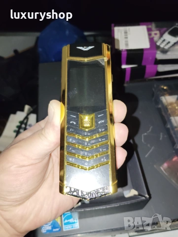 БЕЗПЛАТНА ДОСТАВКА! Vertu Signature Gold + Aligattore Skin, цена: 100 евро, снимка 2 - Vertu - 54975332