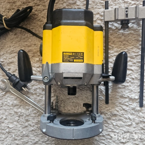Dewalt DW625E 2 kW оберфреза, снимка 3 - Други инструменти - 54633127
