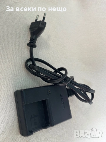 Оригинално зарядно за фотоапарат , Sony BC-CSGB , зарежда батерии NP-FG1 NP-BG1, снимка 2 - Батерии, зарядни - 54788877