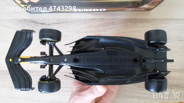Модел на Red Bull Racing на Макс Верстапен - Сезон 2023 - Burago 1:24, снимка 6 - Колекции - 54221444