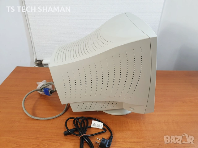 ⭐Продавам рядък НОВ ретро монитор IBM E54 произведен 2000 година⭐, снимка 8 - Антикварни и старинни предмети - 54610037