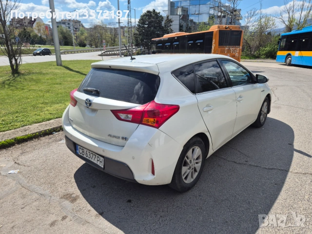 Toyota Auris Hybrid, снимка 4 - Автомобили и джипове - 54368966