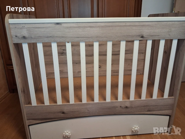 Бебешка кошара на 3 нива с люлеещ механизъм, матрак, чаршафи