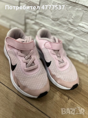 Маратонки Nike 28 номер, снимка 4 - Детски маратонки - 53975704